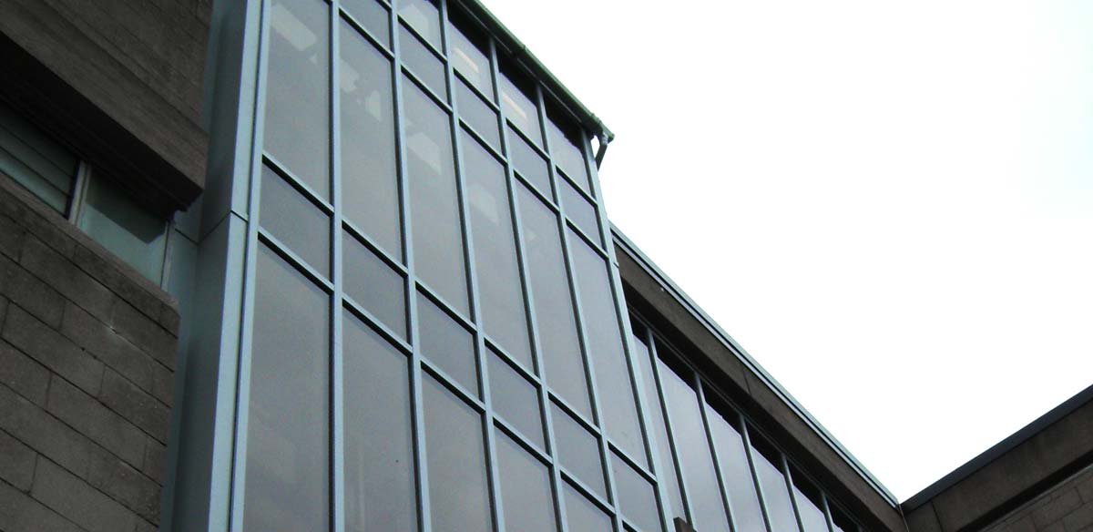 Aluminium curtain walling